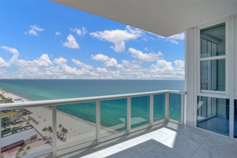 Condo in Sunny Isles Beach, Florida, 3 bedrooms № 2090262 - photo 16