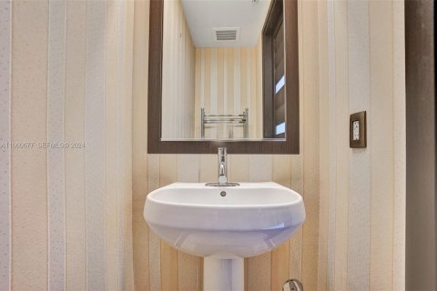 Condo in Sunny Isles Beach, Florida, 3 bedrooms № 2090262 - photo 12