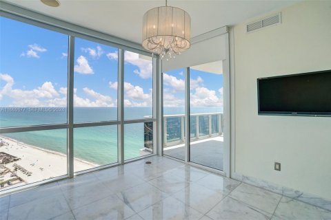 Condo in Sunny Isles Beach, Florida, 3 bedrooms № 2090262 - photo 24