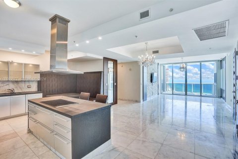 Condo in Sunny Isles Beach, Florida, 3 bedrooms  № 2090262