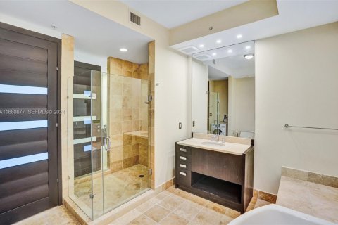 Condo in Sunny Isles Beach, Florida, 3 bedrooms № 2090262 - photo 10