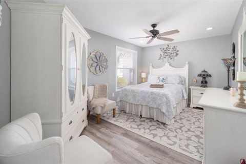House in The Villages, Florida 4 bedrooms, 167.22 sq.m. № 1537295 - photo 20
