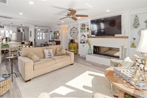 House in The Villages, Florida 4 bedrooms, 167.22 sq.m. № 1537295 - photo 11