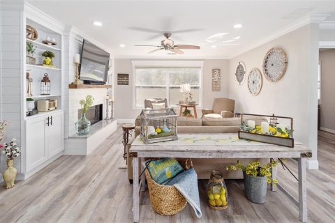 House in The Villages, Florida 4 bedrooms, 167.22 sq.m. № 1537295 - photo 9