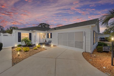 House in The Villages, Florida 4 bedrooms, 167.22 sq.m. № 1537295 - photo 1