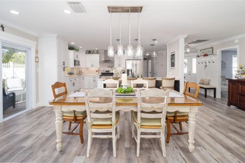 House in The Villages, Florida 4 bedrooms, 167.22 sq.m. № 1537295 - photo 6