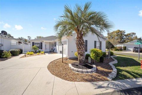House in The Villages, Florida 4 bedrooms, 167.22 sq.m. № 1537295 - photo 2