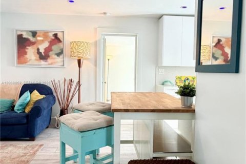 Villa ou maison à louer à Lantana, Floride: 3 chambres, 93.55 m2 № 2292890 - photo 6