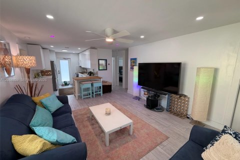 Villa ou maison à louer à Lantana, Floride: 3 chambres, 93.55 m2 № 2292890 - photo 5