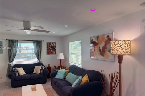 Villa ou maison à louer à Lantana, Floride: 3 chambres, 93.55 m2 № 2292890 - photo 3