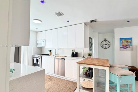Villa ou maison à louer à Lantana, Floride: 3 chambres, 93.55 m2 № 2292890 - photo 9