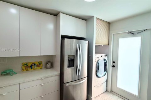 Villa ou maison à louer à Lantana, Floride: 3 chambres, 93.55 m2 № 2292890 - photo 7