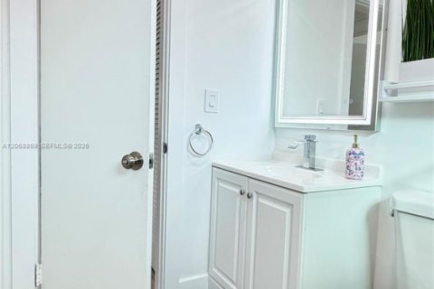 Villa ou maison à louer à Lantana, Floride: 3 chambres, 93.55 m2 № 2292890 - photo 16