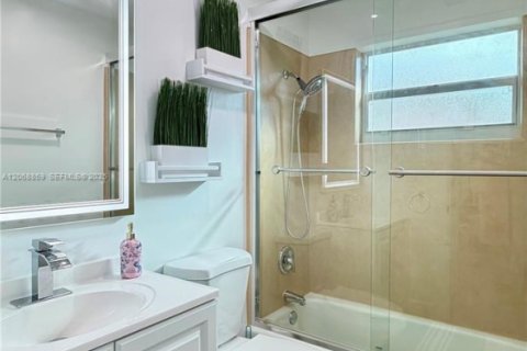 Villa ou maison à louer à Lantana, Floride: 3 chambres, 93.55 m2 № 2292890 - photo 14