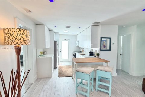 Villa ou maison à louer à Lantana, Floride: 3 chambres, 93.55 m2 № 2292890 - photo 8