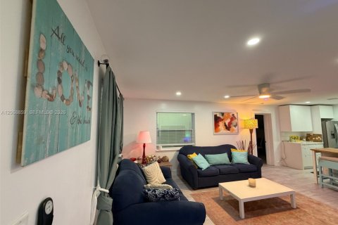 Villa ou maison à louer à Lantana, Floride: 3 chambres, 93.55 m2 № 2292890 - photo 2