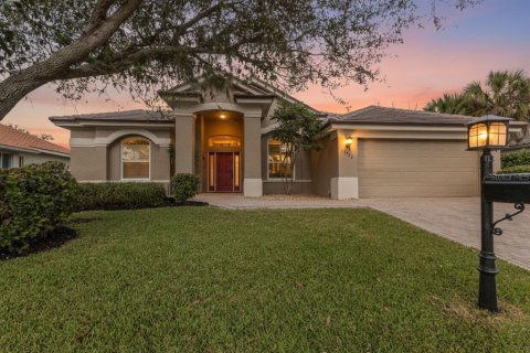 House in Port Charlotte, Florida 4 bedrooms, 219.9 sq.m. № 2116093