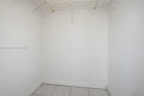 Снять в аренду кондоминиум в Майами, Флорида 2 спальни, 85.19м2, № 2426313 - фото 16