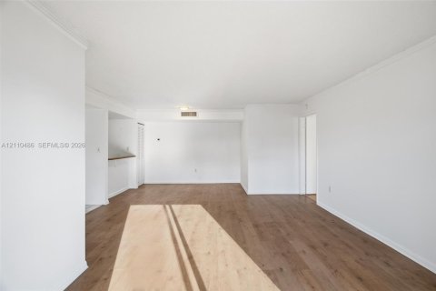 Снять в аренду кондоминиум в Майами, Флорида 2 спальни, 85.19м2, № 2426313 - фото 10