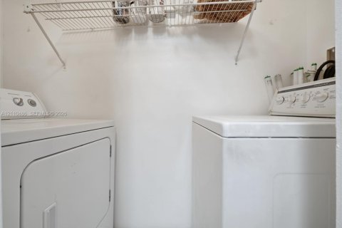 Снять в аренду кондоминиум в Майами, Флорида 2 спальни, 85.19м2, № 2426313 - фото 5