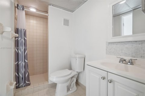 Снять в аренду кондоминиум в Майами, Флорида 2 спальни, 85.19м2, № 2426313 - фото 17