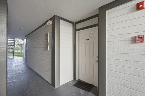 Снять в аренду кондоминиум в Майами, Флорида 2 спальни, 85.19м2, № 2426313 - фото 2