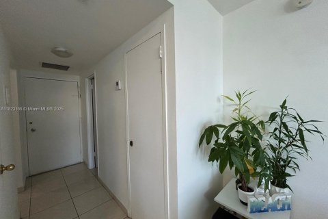 Copropriété à vendre à Miami Beach, Floride: 1 chambre, 74.04 m2 № 1979643 - photo 2