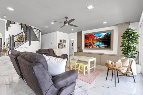 Villa ou maison à louer à Miramar, Floride: 4 chambres, 285.86 m2 № 2051423 - photo 10