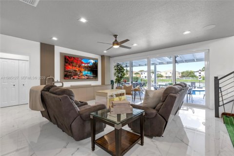 Villa ou maison à louer à Miramar, Floride: 4 chambres, 285.86 m2 № 2051423 - photo 11