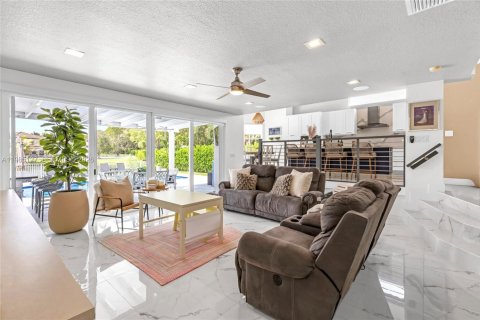 Villa ou maison à louer à Miramar, Floride: 4 chambres, 285.86 m2 № 2051423 - photo 9