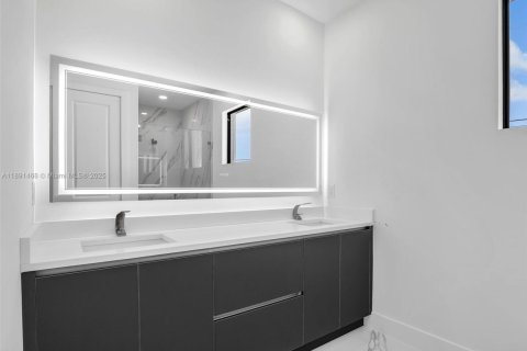 Casa en venta en Cape Coral, Florida, 3 dormitorios, 181.16 m2 № 1945744 - foto 22