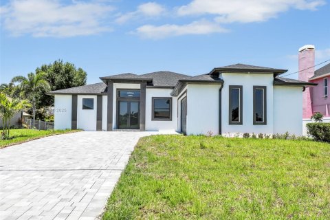 Casa en venta en Cape Coral, Florida, 3 dormitorios, 181.16 m2 № 1945744 - foto 5