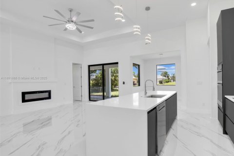 Casa en venta en Cape Coral, Florida, 3 dormitorios, 181.16 m2 № 1945744 - foto 9