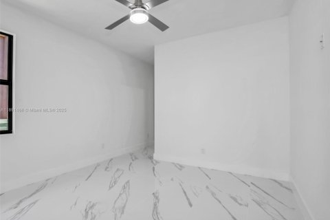 Casa en venta en Cape Coral, Florida, 3 dormitorios, 181.16 m2 № 1945744 - foto 28