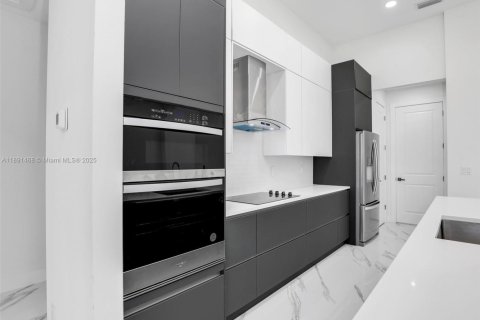 Casa en venta en Cape Coral, Florida, 3 dormitorios, 181.16 m2 № 1945744 - foto 10