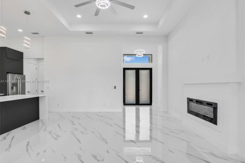 Casa en venta en Cape Coral, Florida, 3 dormitorios, 181.16 m2 № 1945744 - foto 14
