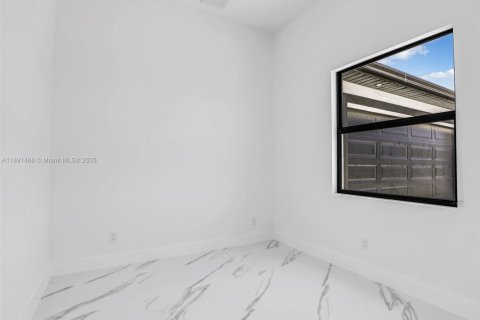 Casa en venta en Cape Coral, Florida, 3 dormitorios, 181.16 m2 № 1945744 - foto 30