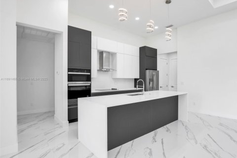 Casa en venta en Cape Coral, Florida, 3 dormitorios, 181.16 m2 № 1945744 - foto 7