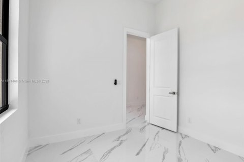 Casa en venta en Cape Coral, Florida, 3 dormitorios, 181.16 m2 № 1945744 - foto 27