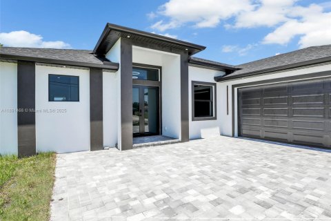 Casa en venta en Cape Coral, Florida, 3 dormitorios, 181.16 m2 № 1945744 - foto 4