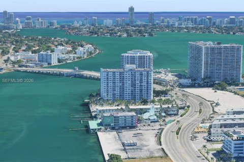 Condominio en North Bay Village, Florida, 1 dormitorio  № 2292857
