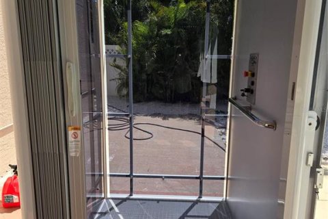 Снять в аренду виллу или дом в Тиерра-Верде, Флорида 13 комнат, 413.97м2, № 1854187 - фото 30