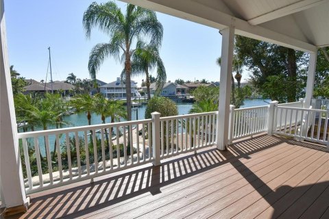 House in Tierra Verde, Florida 4 bedrooms, 413.97 sq.m. № 1854187 - photo 3