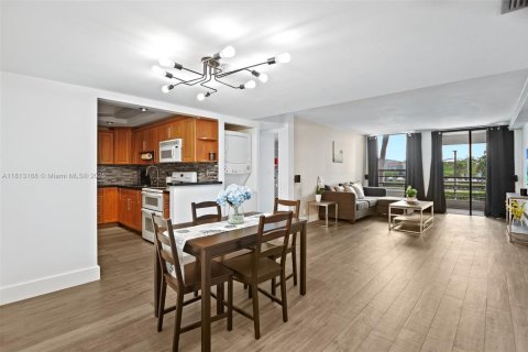 Copropriété à vendre à Tamarac, Floride: 2 chambres, 96.62 m2 № 1762559 - photo 1