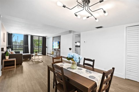 Copropriété à vendre à Tamarac, Floride: 2 chambres, 96.62 m2 № 1762559 - photo 3