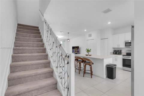 Touwnhouse à louer à Florida City, Floride: 3 chambres, 123.56 m2 № 2256692 - photo 6