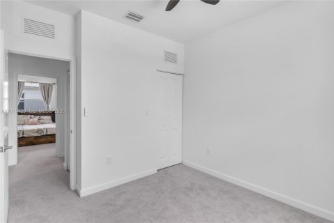 Touwnhouse à louer à Florida City, Floride: 3 chambres, 123.56 m2 № 2256692 - photo 12