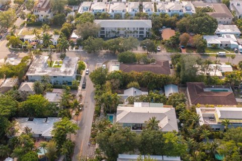 Adosado en alquiler en Fort Lauderdale, Florida, 4 dormitorios, 246.38 m2 № 1080703 - foto 1