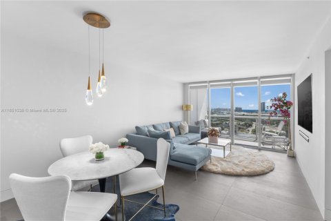 Condominio en venta en Miami Beach, Florida, 1 dormitorio, 76.18 m2 № 1858873 - foto 7
