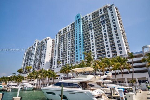 Condominio en venta en Miami Beach, Florida, 1 dormitorio, 76.18 m2 № 1858873 - foto 3